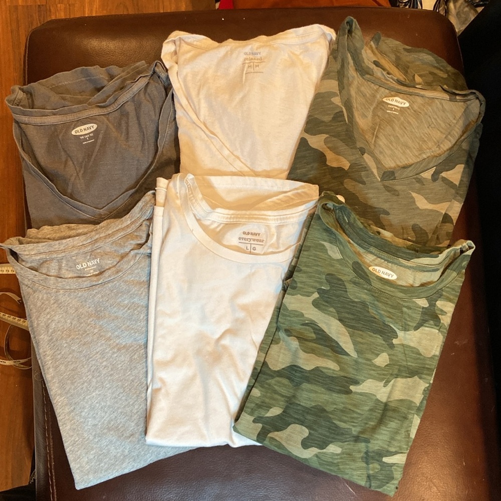 6 Old Navy Tees, 3 V-neck/3 Crew, 1 each of gray, white, camo, EUC, M, L, XL